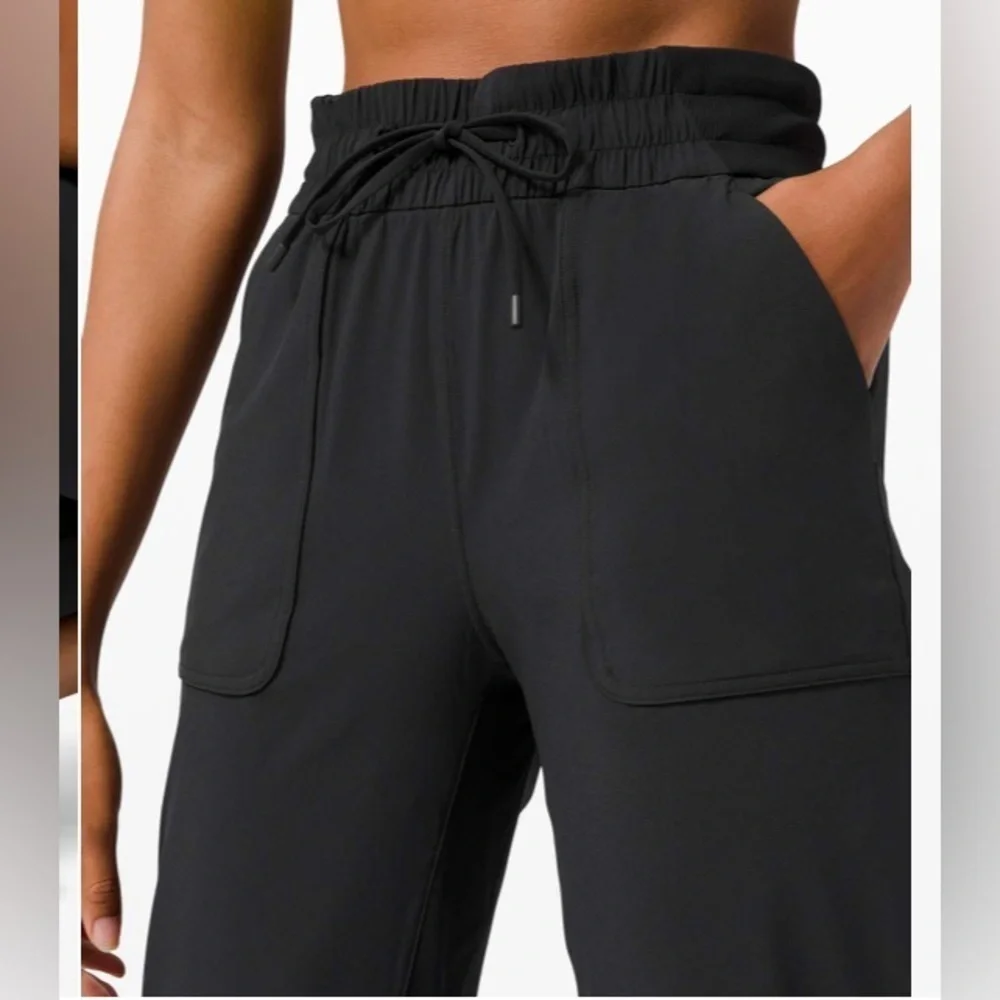 Womens Lululemon Beyond the Studio Crop black EUC size 4